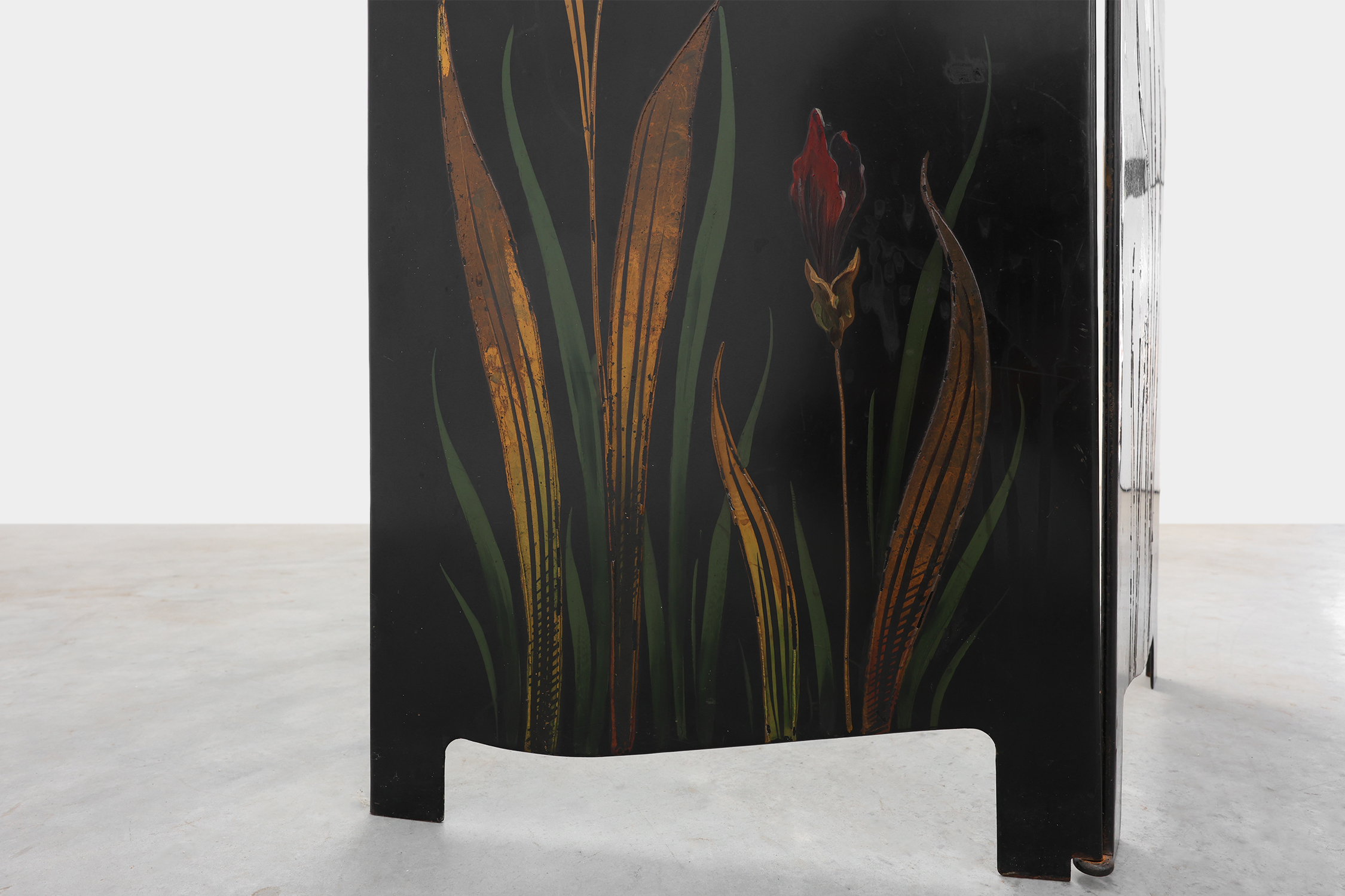 Art Nouveau Black Lacquered Two-Panel Screen with Hand-Painted Irises, France ca. 1910thumbnail